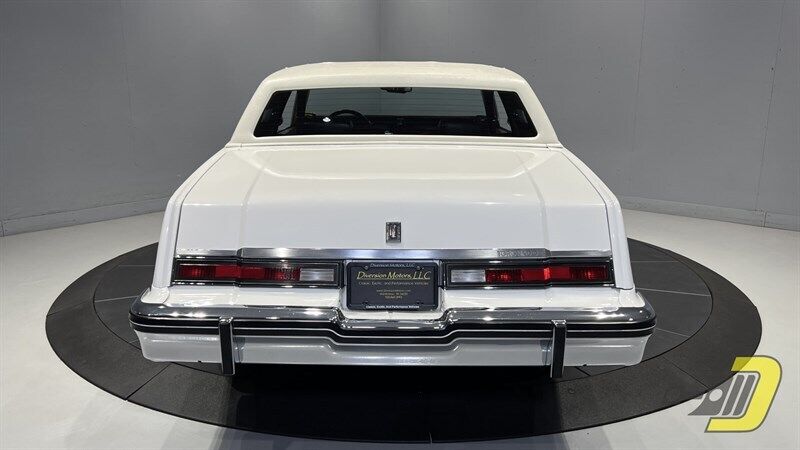 Oldsmobile-Toronado-Coupe-1985-21