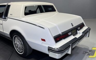 Oldsmobile-Toronado-Coupe-1985-23