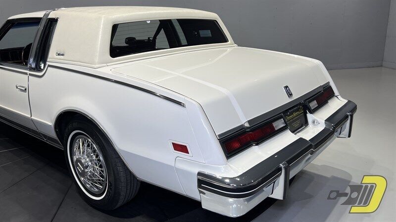 Oldsmobile-Toronado-Coupe-1985-23