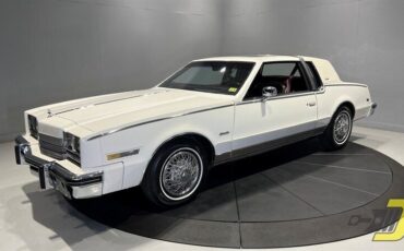 Oldsmobile-Toronado-Coupe-1985-26