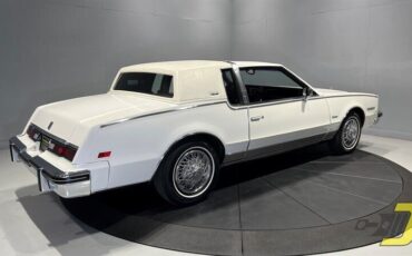 Oldsmobile-Toronado-Coupe-1985-27