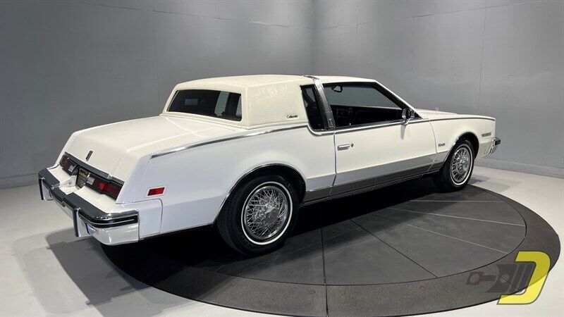 Oldsmobile-Toronado-Coupe-1985-27