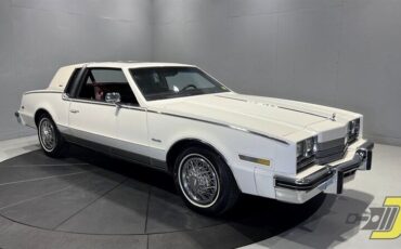 Oldsmobile-Toronado-Coupe-1985-28