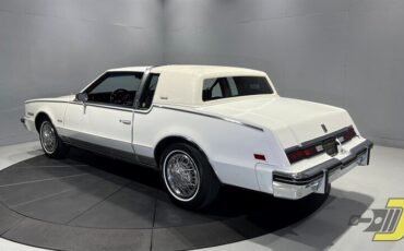 Oldsmobile-Toronado-Coupe-1985-29