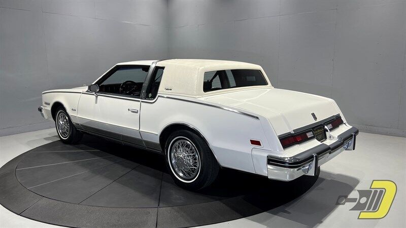 Oldsmobile-Toronado-Coupe-1985-29