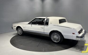 Oldsmobile-Toronado-Coupe-1985-3