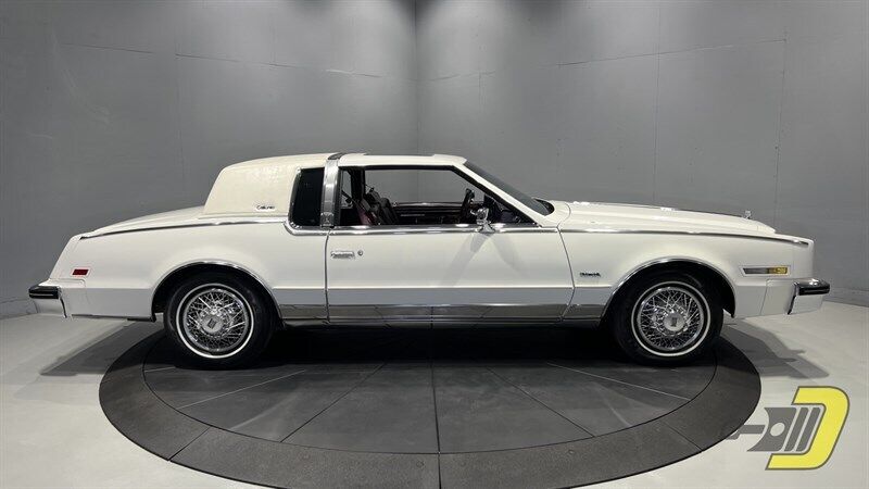 Oldsmobile-Toronado-Coupe-1985-31