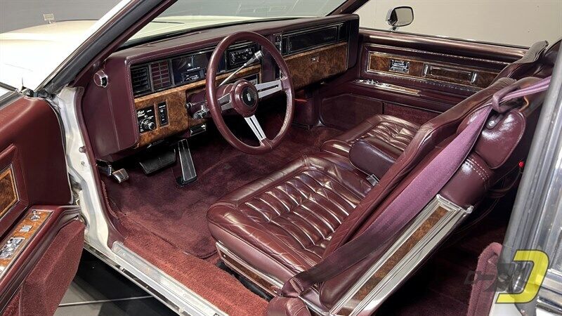 Oldsmobile-Toronado-Coupe-1985-36