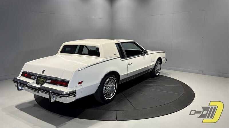 Oldsmobile-Toronado-Coupe-1985-7