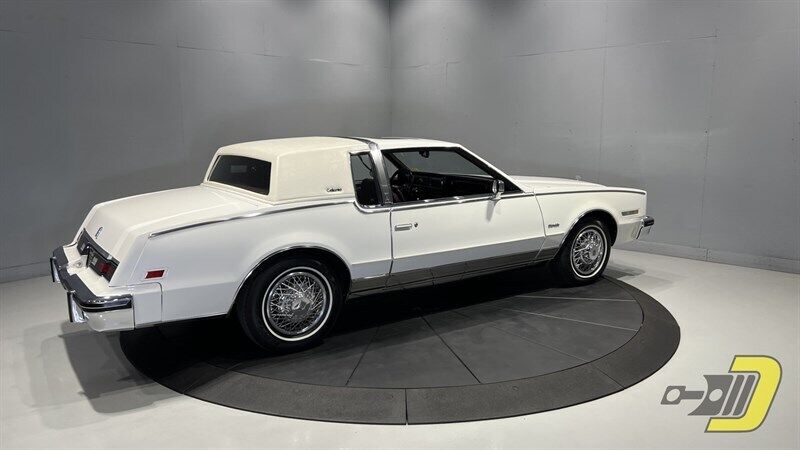 Oldsmobile-Toronado-Coupe-1985-8