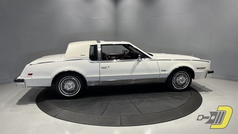 Oldsmobile-Toronado-Coupe-1985-9