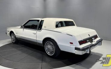 Oldsmobile-Toronado-brougham-1985-10