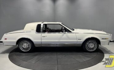 Oldsmobile-Toronado-brougham-1985-12