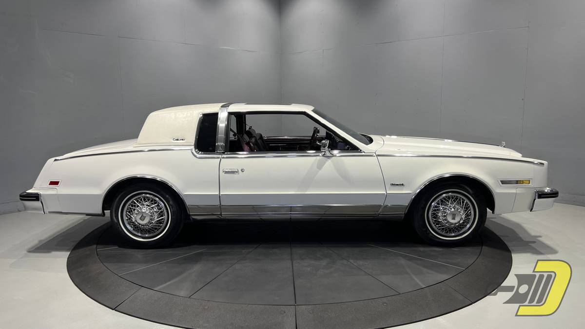 Oldsmobile-Toronado-brougham-1985-12