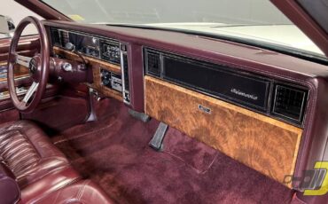 Oldsmobile-Toronado-brougham-1985-13