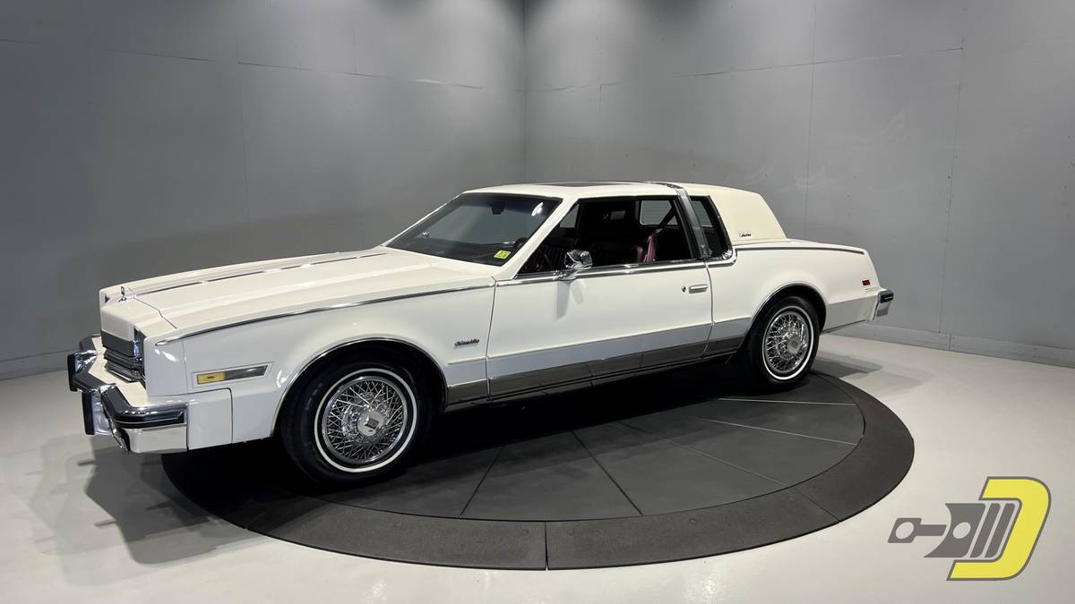 Oldsmobile-Toronado-brougham-1985-19