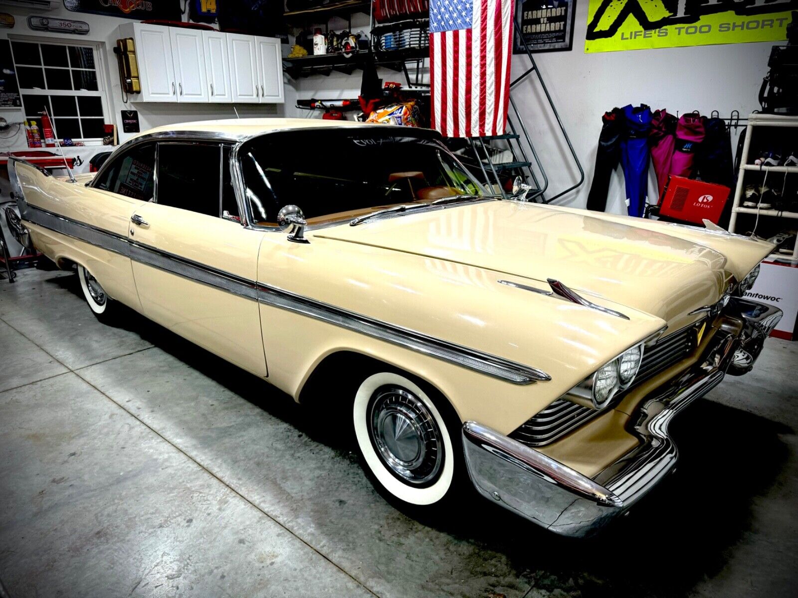 Plymouth-Belvedere-Fury-Christine-Coupe-1958-1