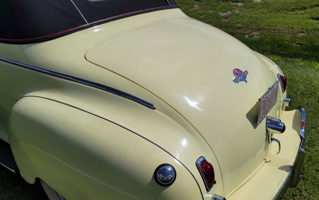 Plymouth-Deluxe-1941-11