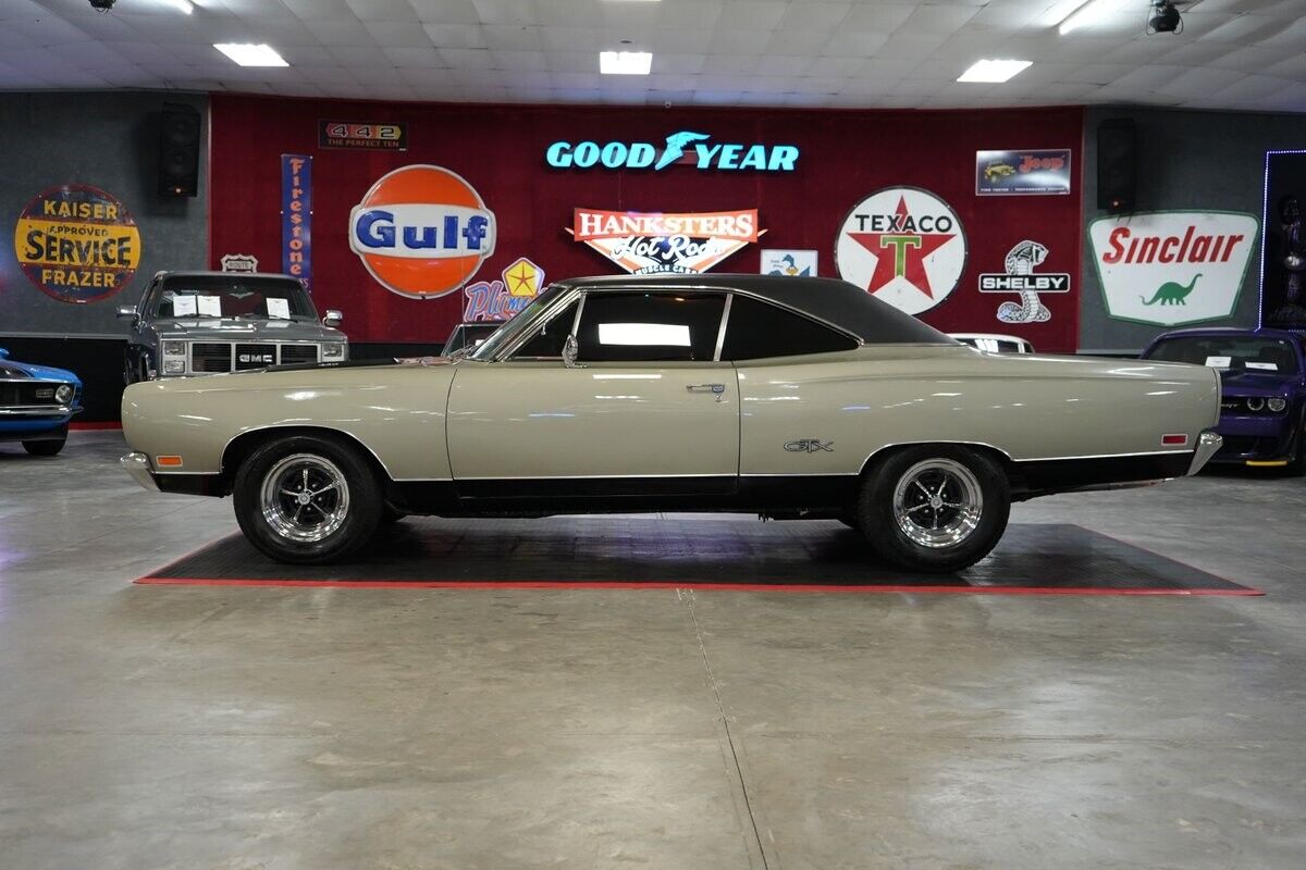 Plymouth-GTX-Coupe-1969-19