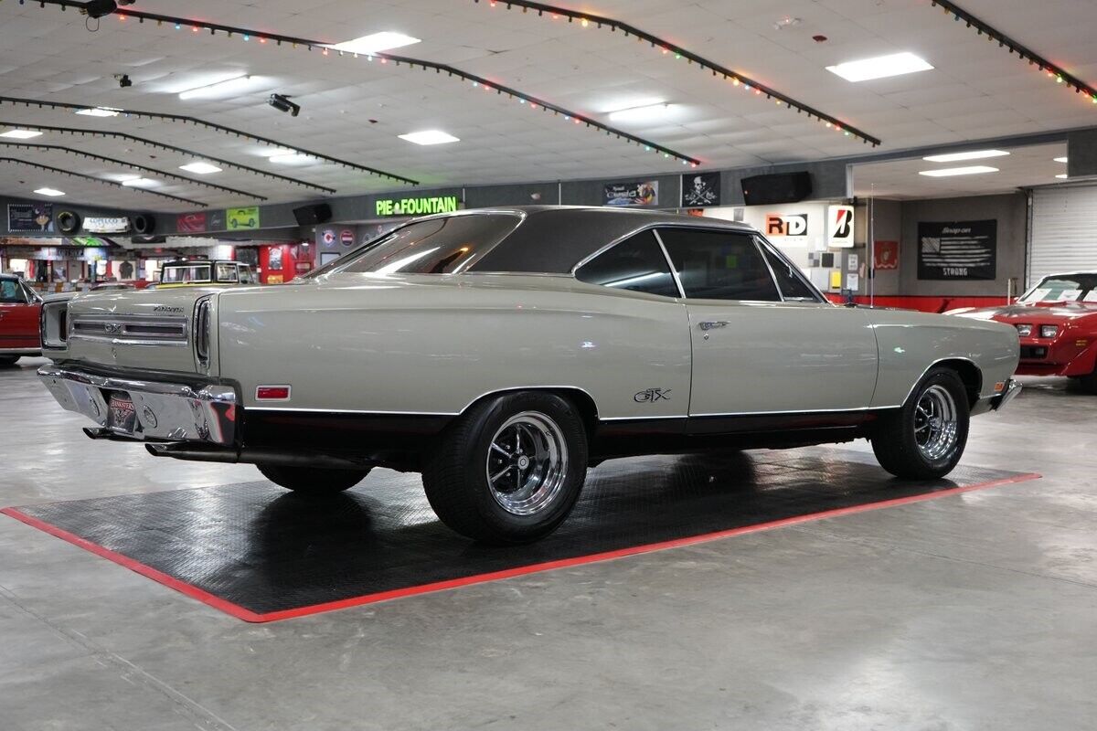 Plymouth-GTX-Coupe-1969-22