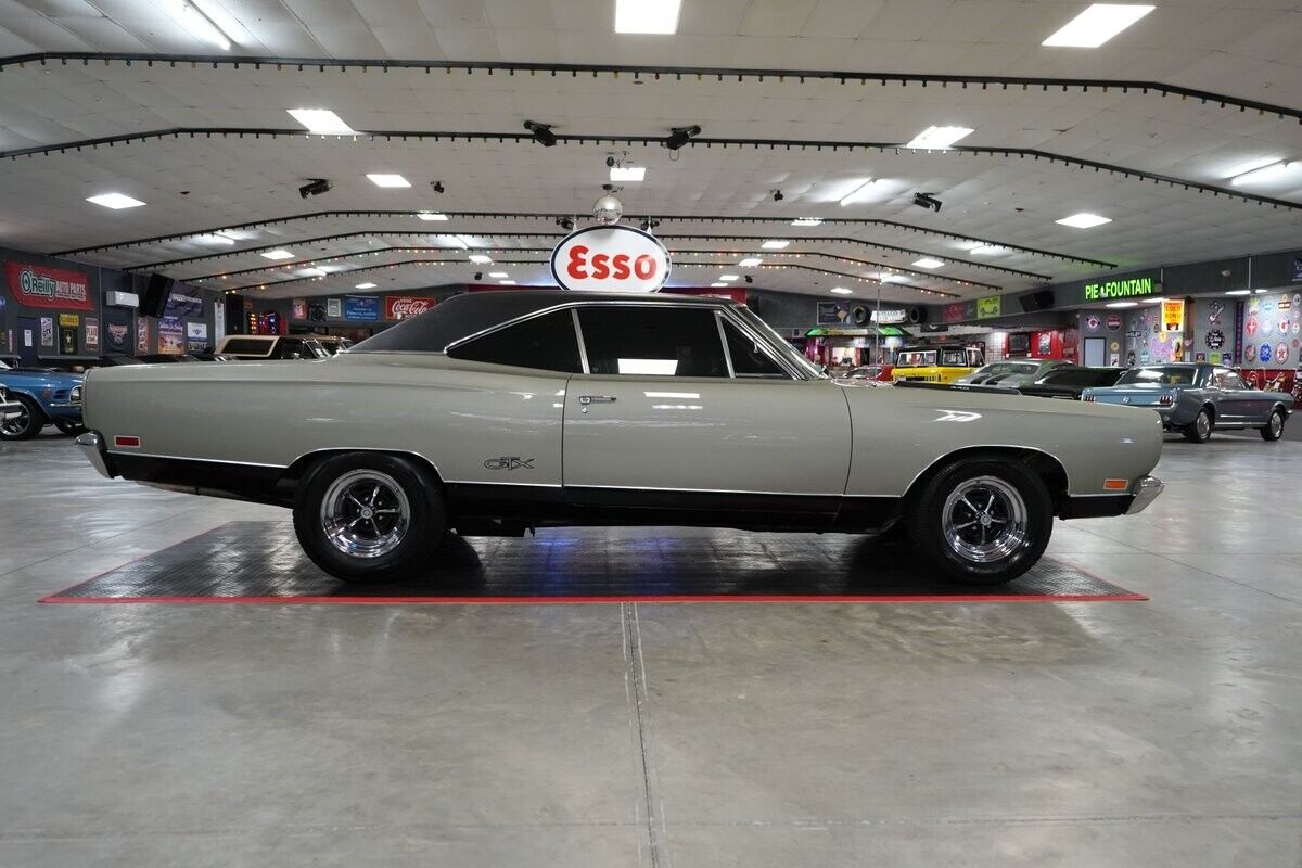 Plymouth-GTX-Coupe-1969-23