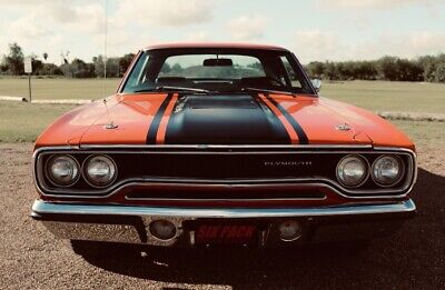 Plymouth-Road-Runner-1970-2