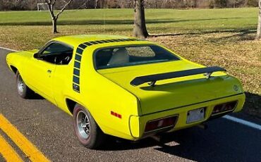 Plymouth-Road-Runner-1971-4