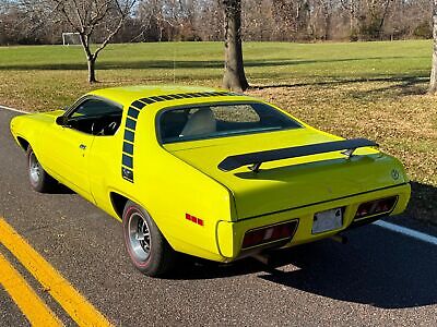 Plymouth-Road-Runner-1971-4