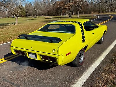 Plymouth-Road-Runner-1971-8