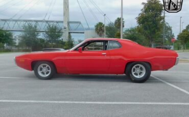 Plymouth-Road-Runner-1972-4