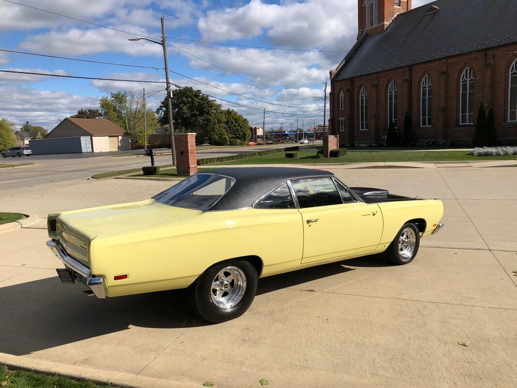 Plymouth-Road-Runner-Coupe-1969-11