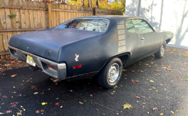 Plymouth-Roadrunner-1972-3