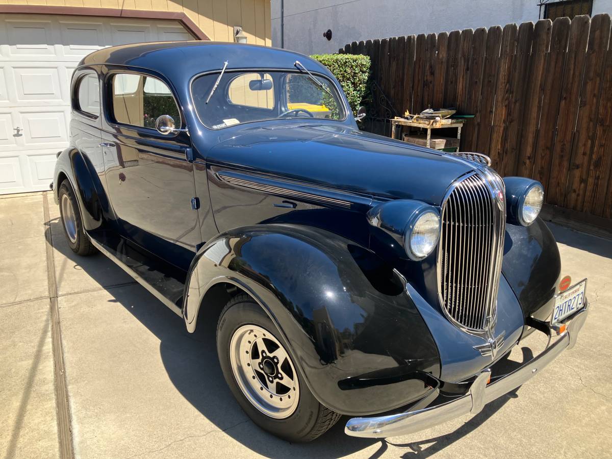 Plymouth-Two-door-humpback-1938-10