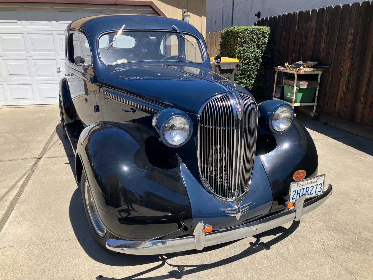 Plymouth-Two-door-humpback-1938-14