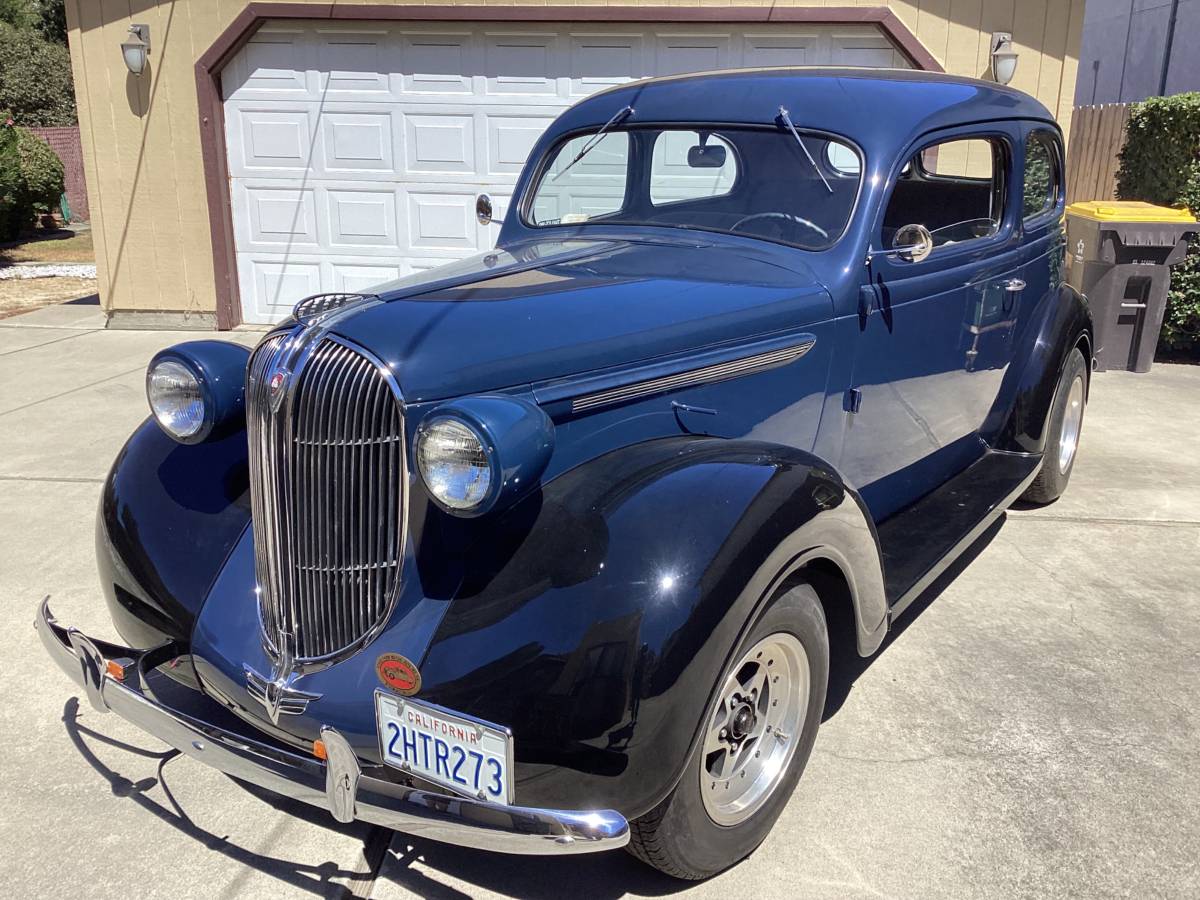 Plymouth-Two-door-humpback-1938-15