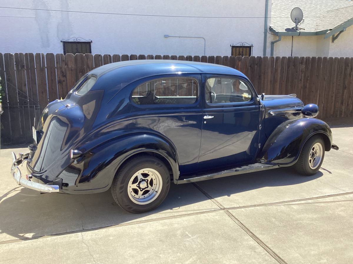 Plymouth-Two-door-humpback-1938-16