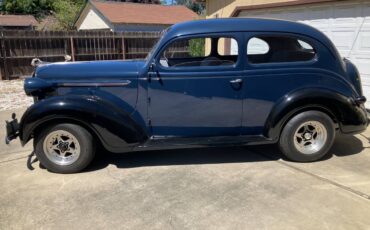 Plymouth-Two-door-humpback-1938