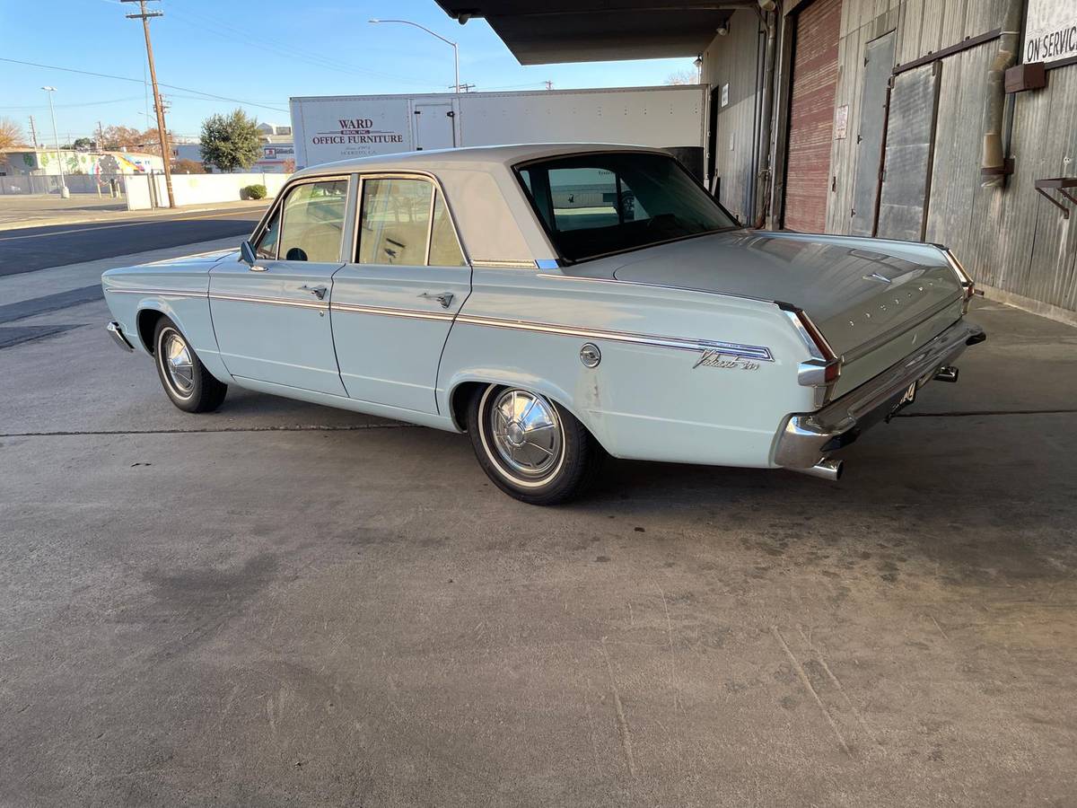 Plymouth-Valiant-200-1966-4