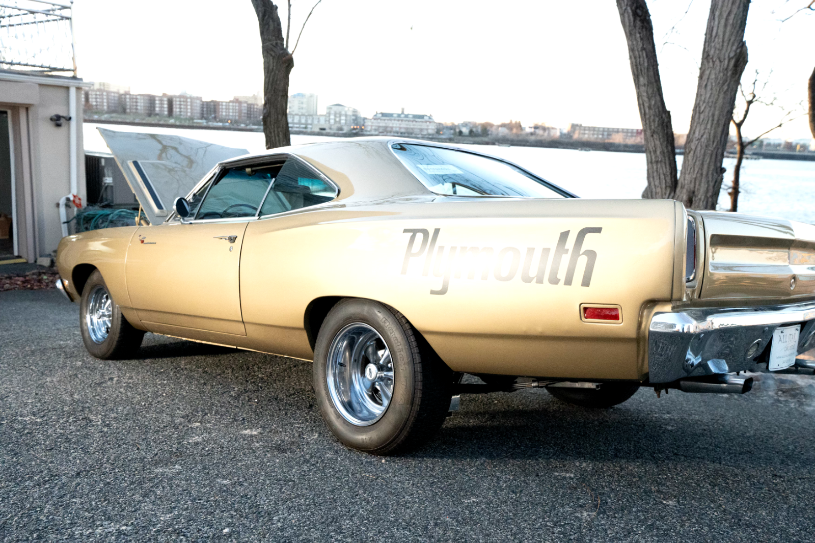 Plymouth-roadrunner-Coupe-1969-1