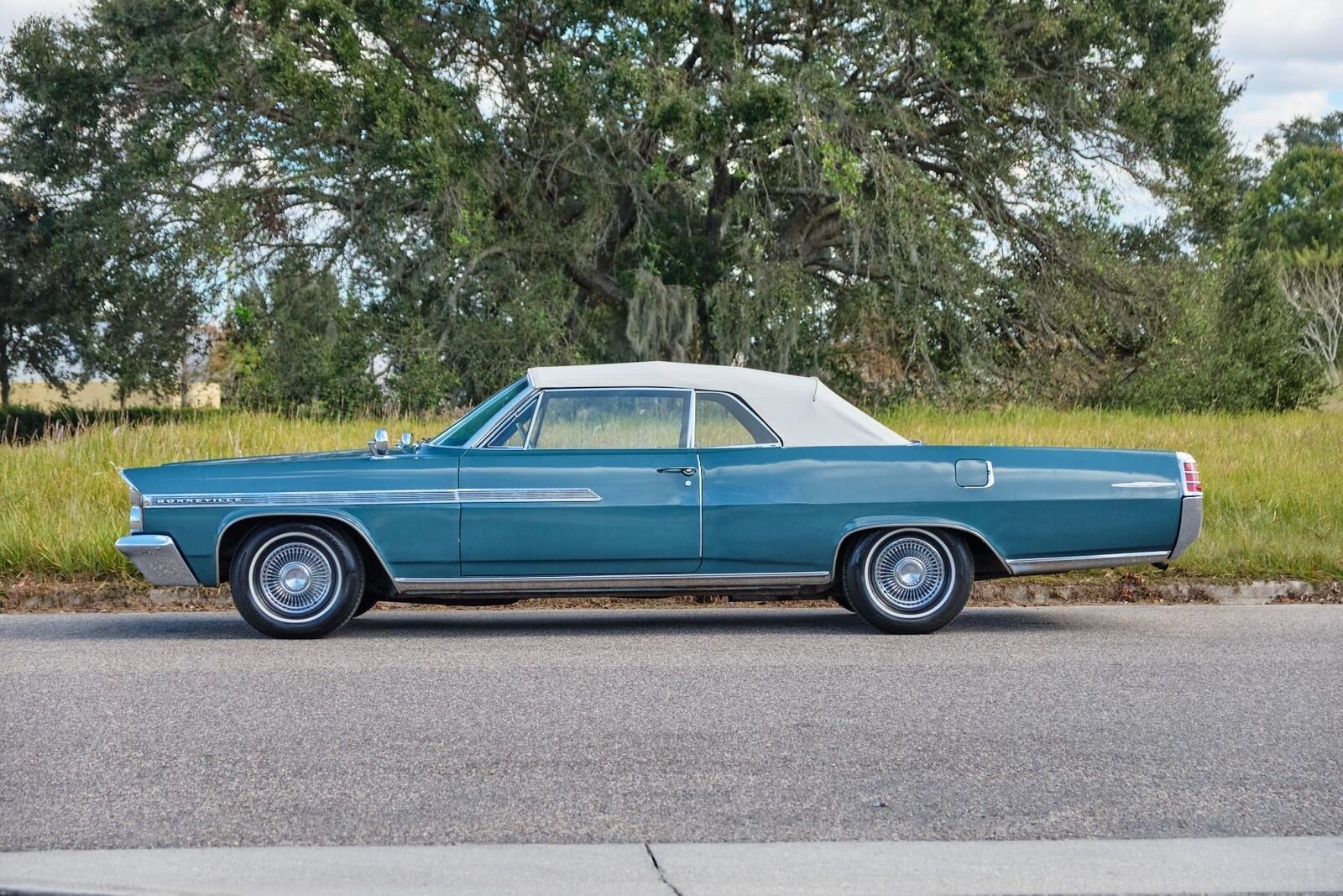 Pontiac-Bonneville-1963-1