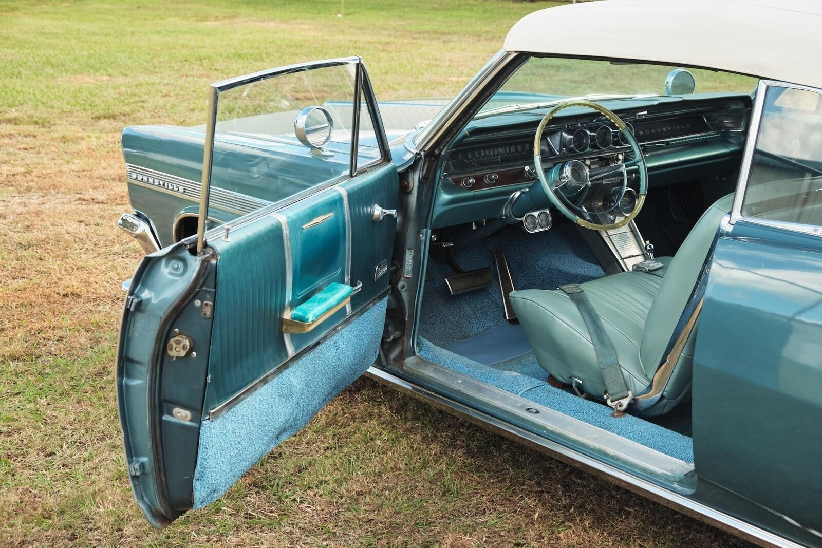 Pontiac-Bonneville-1963-32