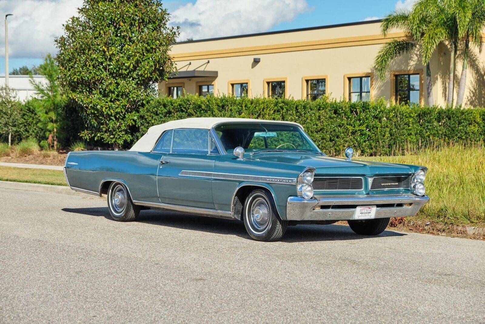 Pontiac-Bonneville-1963-8