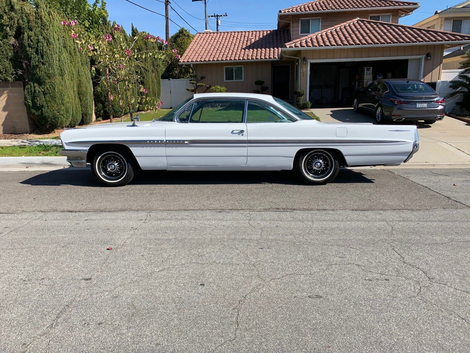 Pontiac-Bonneville-Berline-1961-10