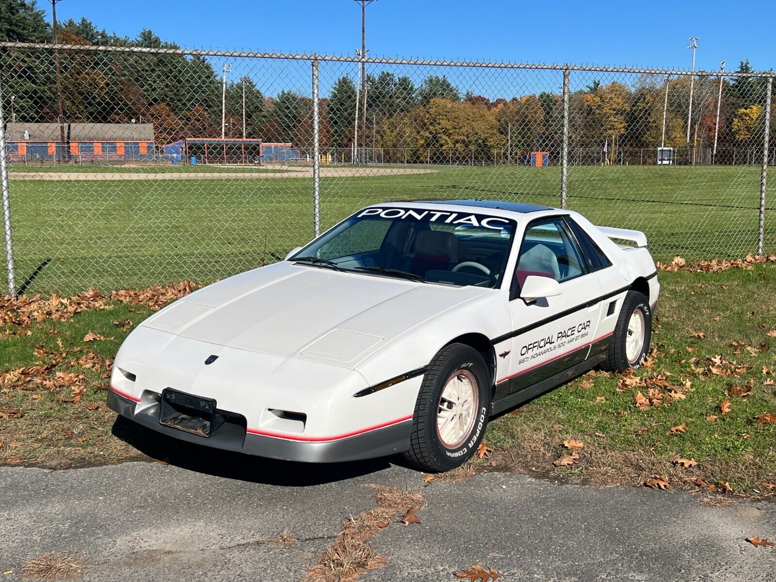 Pontiac-Fiero-1984-1