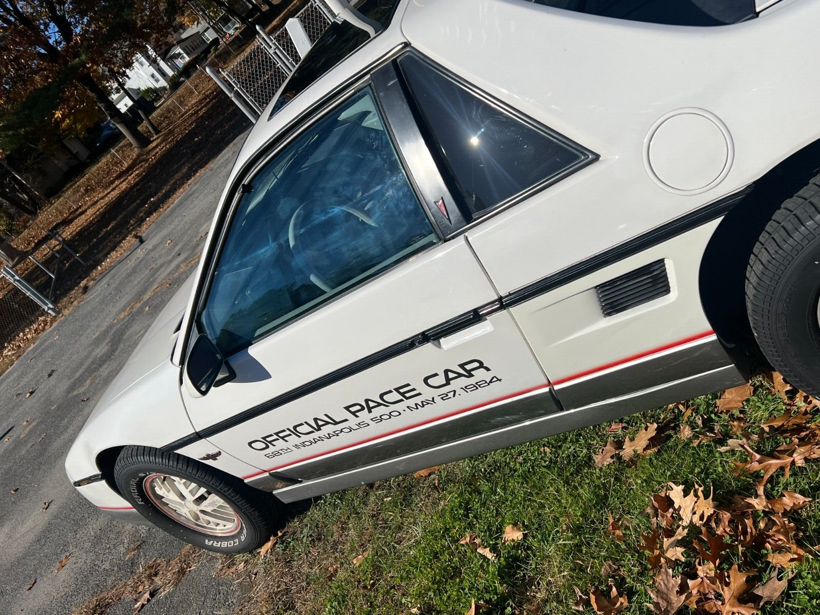 Pontiac-Fiero-1984-2