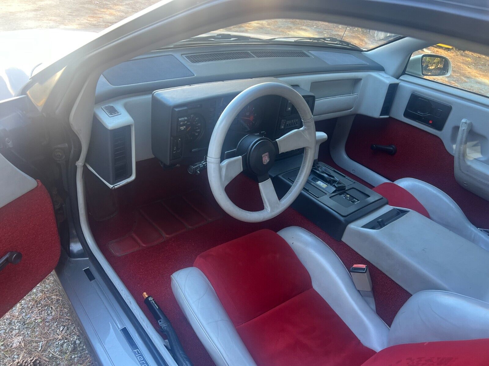 Pontiac-Fiero-1984-25