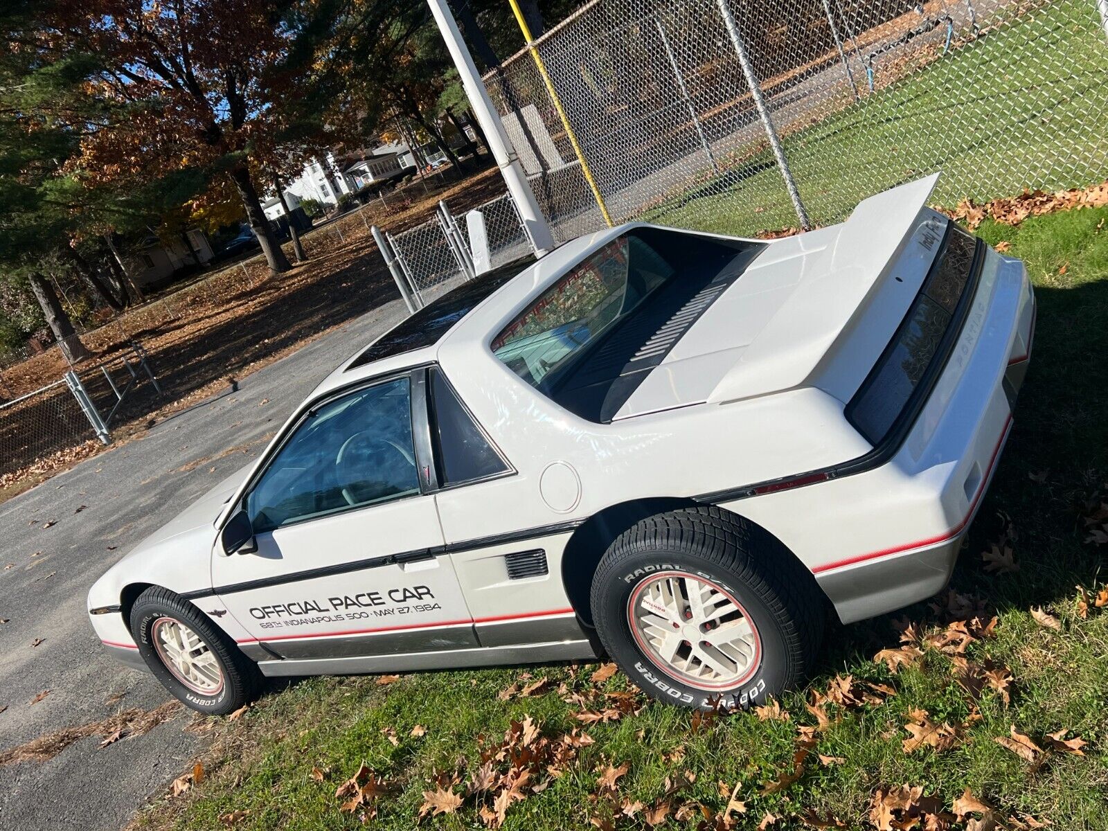 Pontiac-Fiero-1984-3