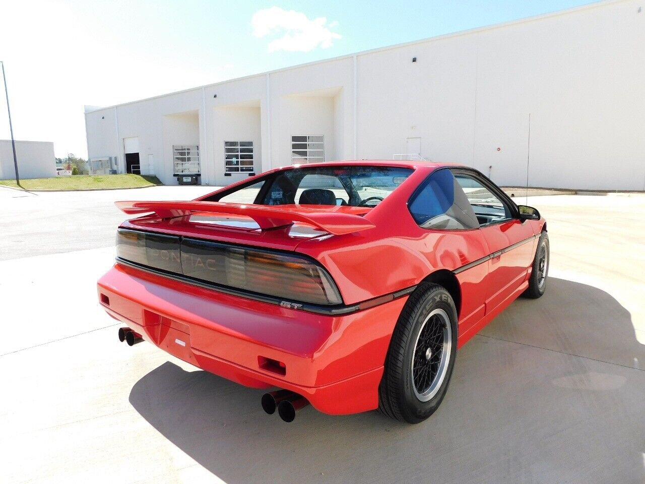 Pontiac-Fiero-1988-10