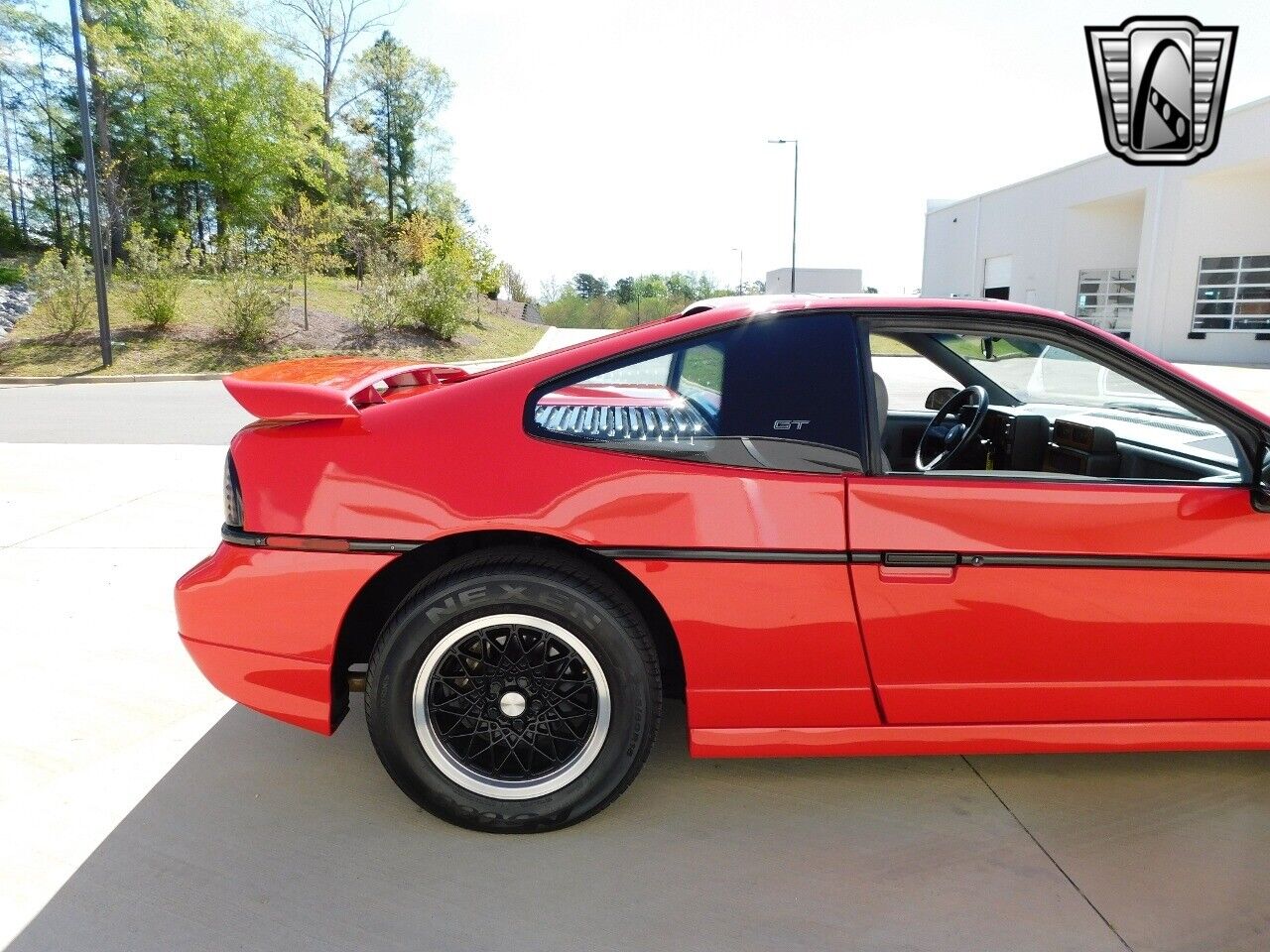 Pontiac-Fiero-1988-11