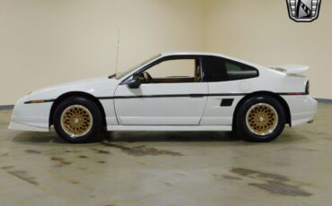 Pontiac-Fiero-1988-3